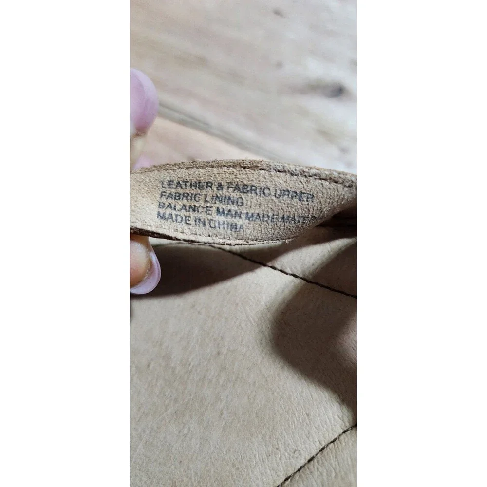 Born Womens Nevis Sandal Size 10M Tan Leather Strappy Thong Toe Loop Flat Shoe